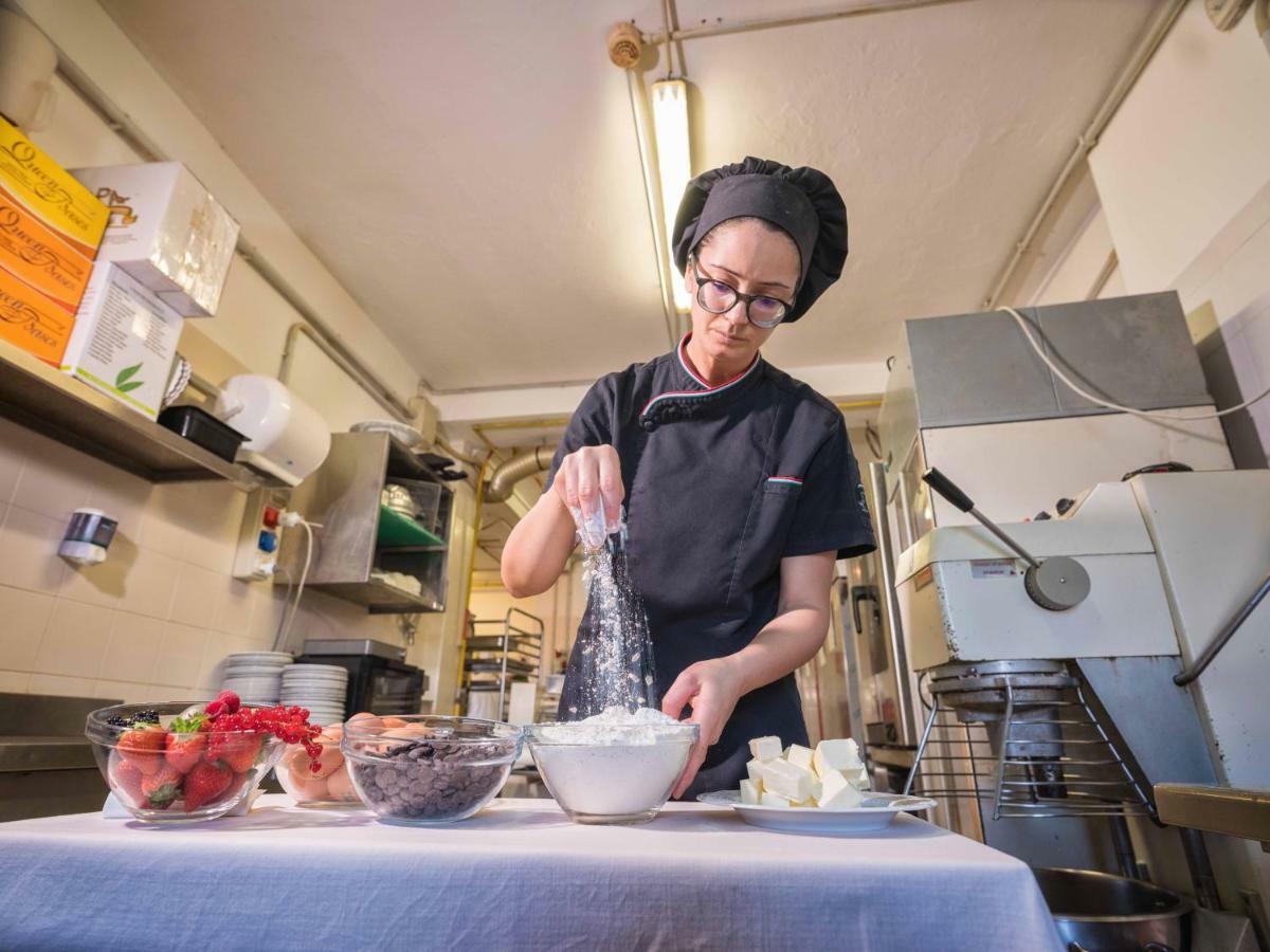 Hotel Rocce Sarde サン・パンタレオ エクステリア 写真
